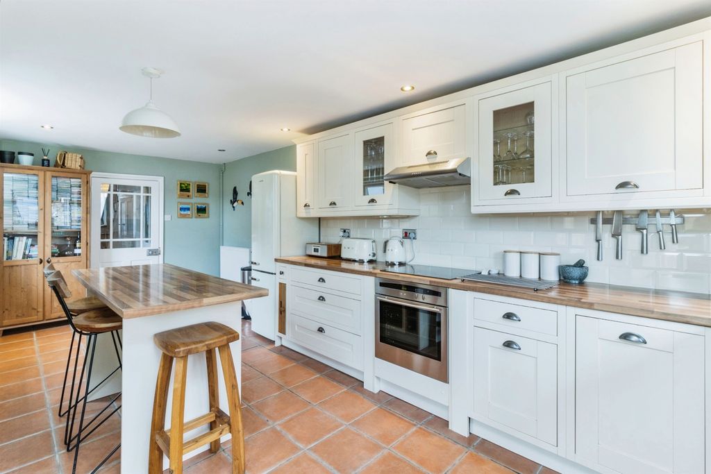 Property photo 3 of 18