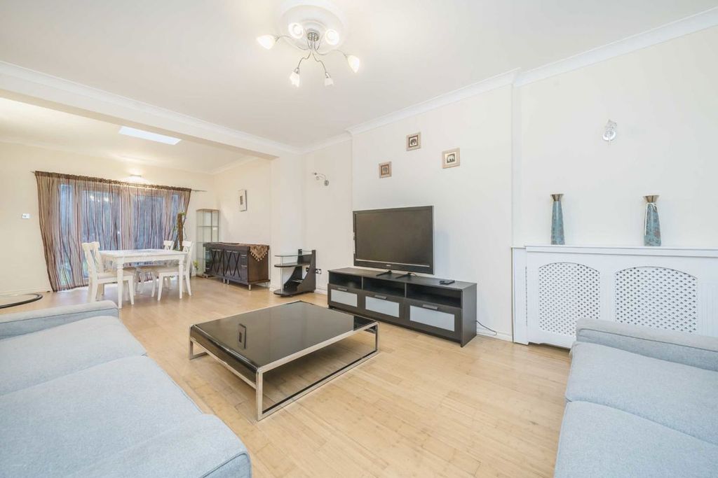 Property photo 3 of 9