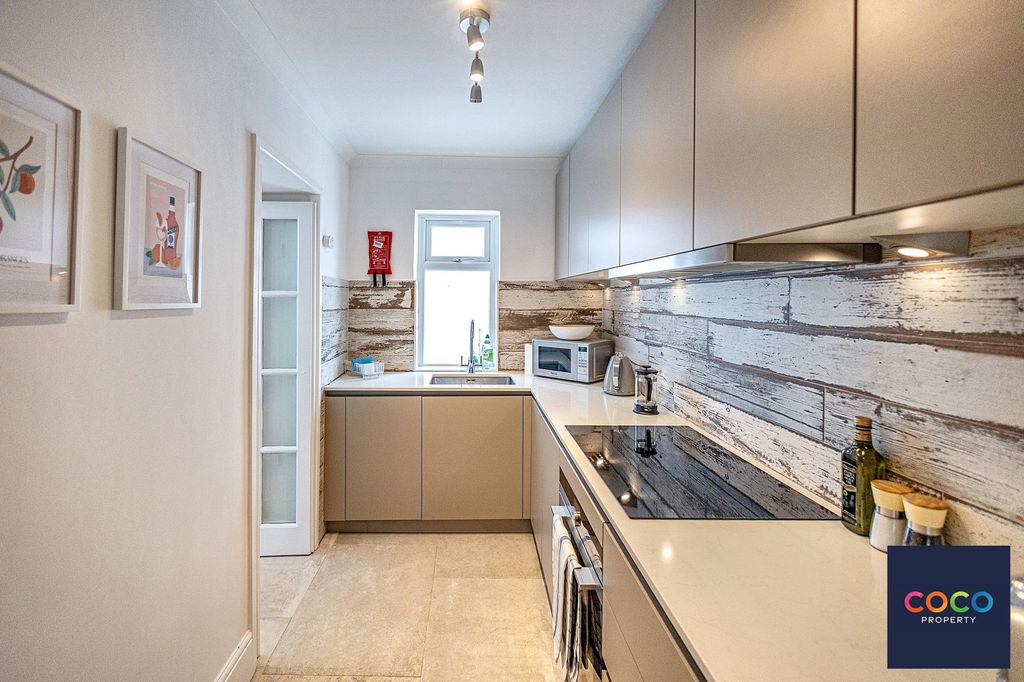 Property photo 3 of 14 Kitchen