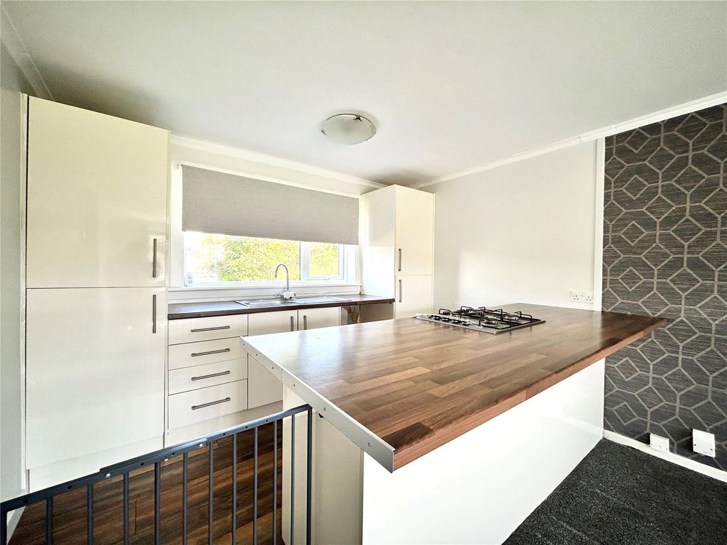 Property photo 3 of 11 Kitchen