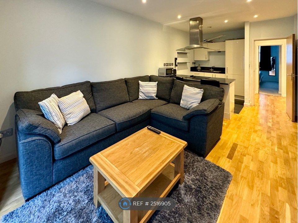 Property photo 1 of 7 Living Room