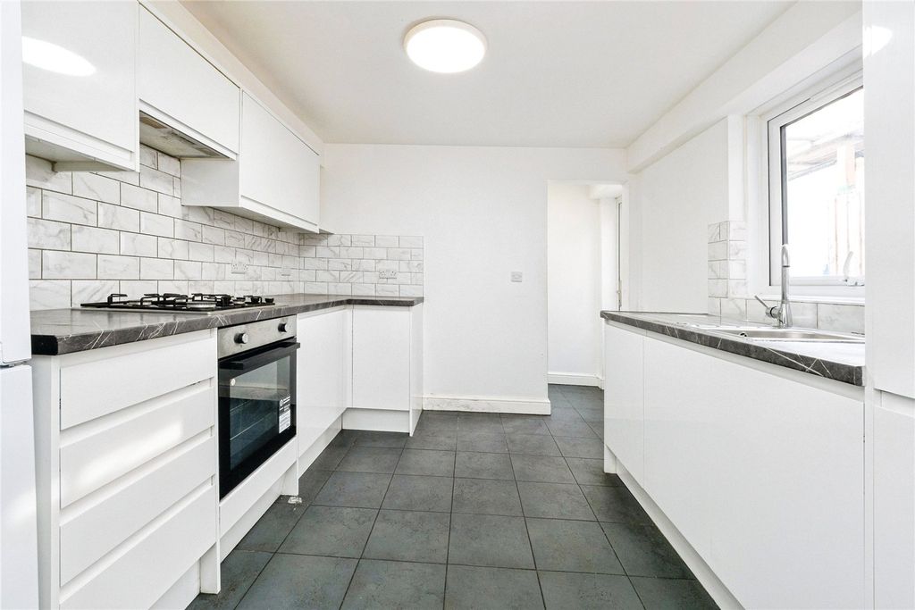 Property photo 2 of 28 Picture No. 33