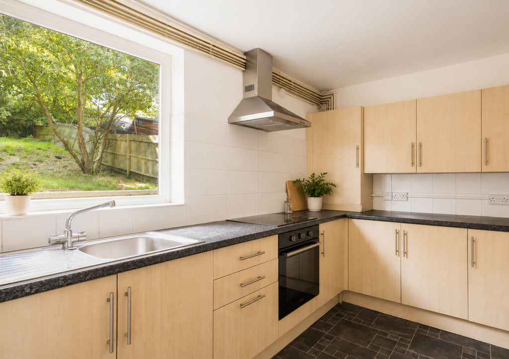 Property photo 2 of 11 Kitchen
