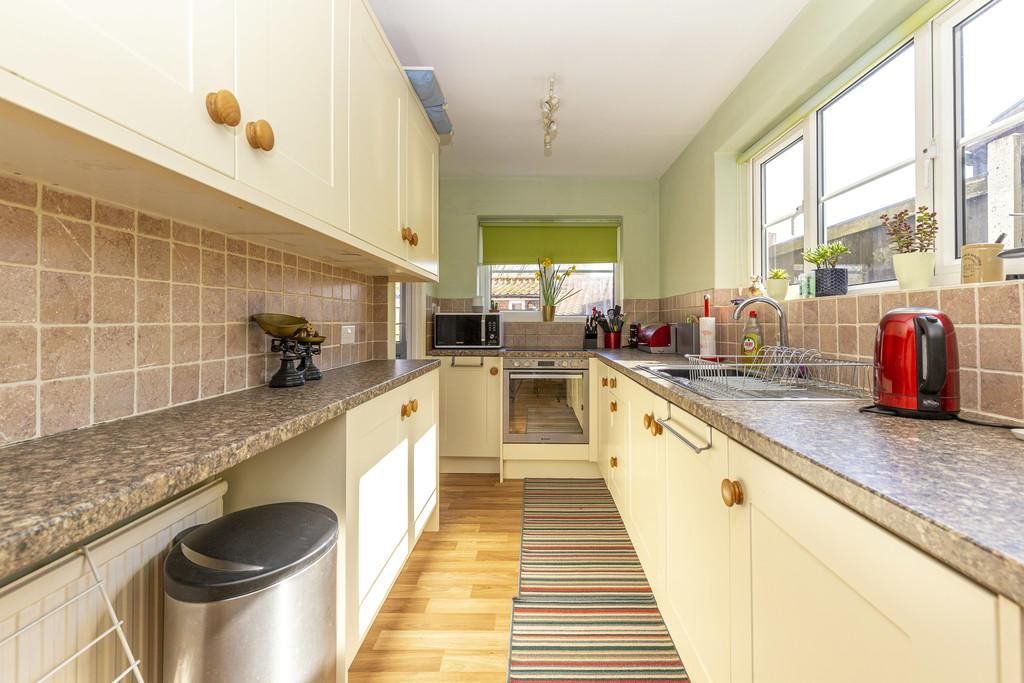 Property photo 2 of 8 Kitchen