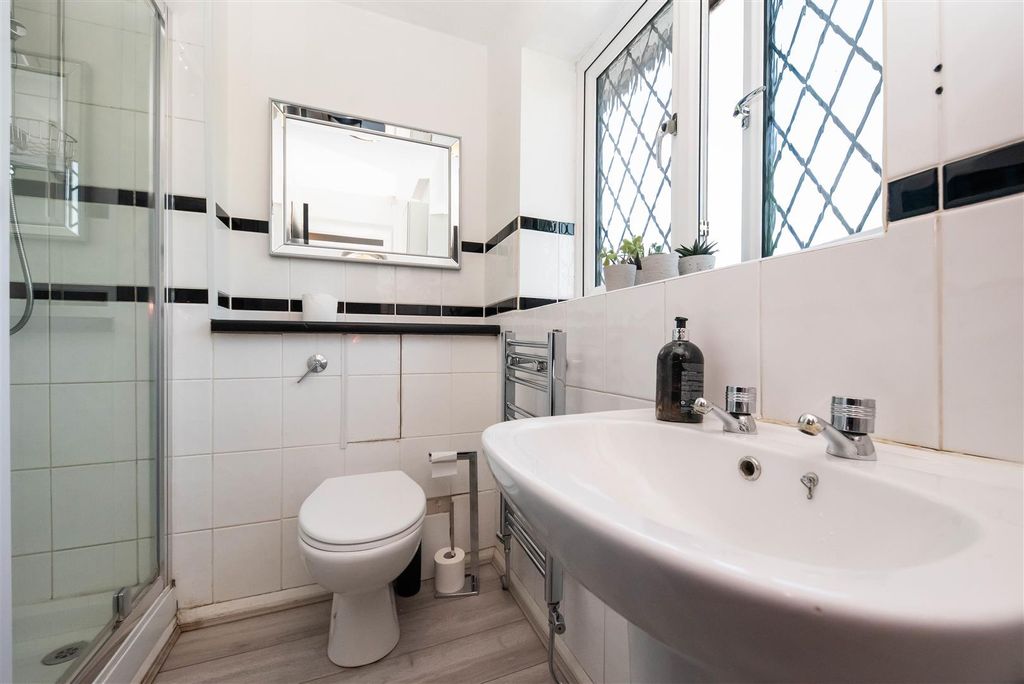 Additional image 14 of 6 bed detached house for saleSorrel Drive, Lightwater GU18