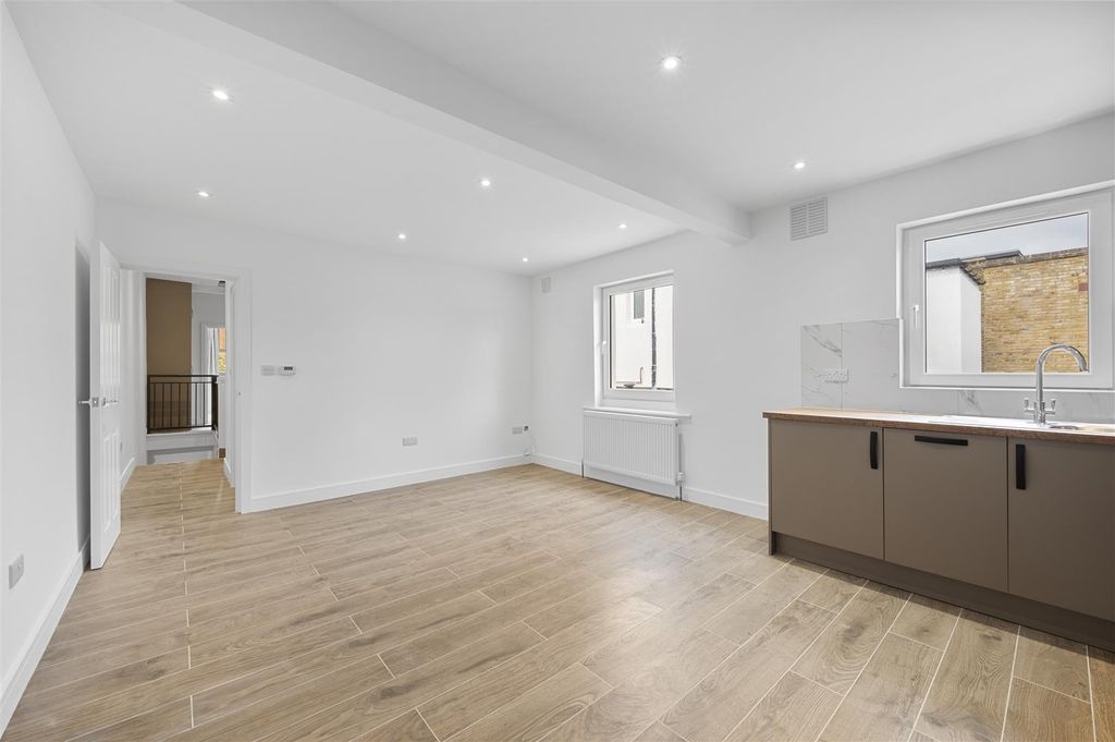 Property photo 3 of 15 Flat 1, 80 Durham Road,3.Jpg