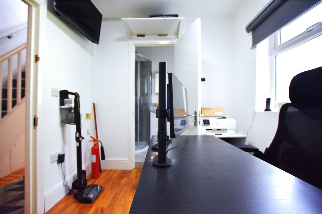 Property photo 3 of 18 Picture No. 04
