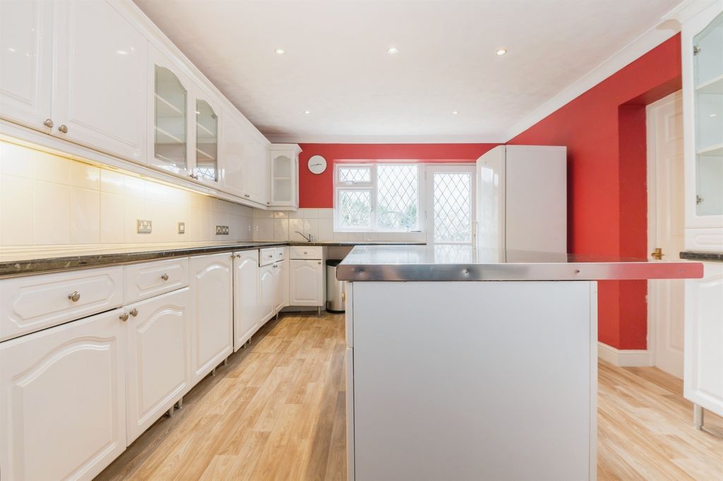 Property photo 2 of 17