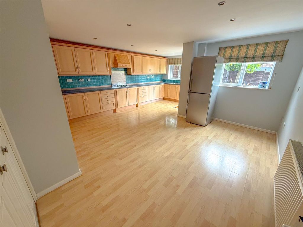 Property photo 3 of 13 Kitchen