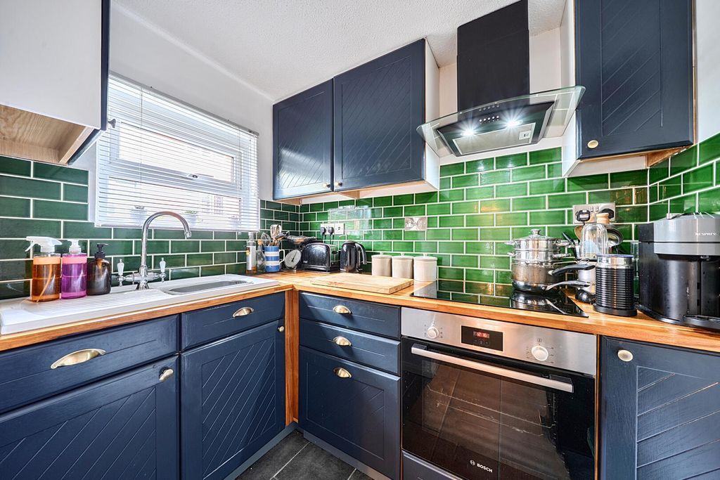 Property photo 3 of 26 Kitchen