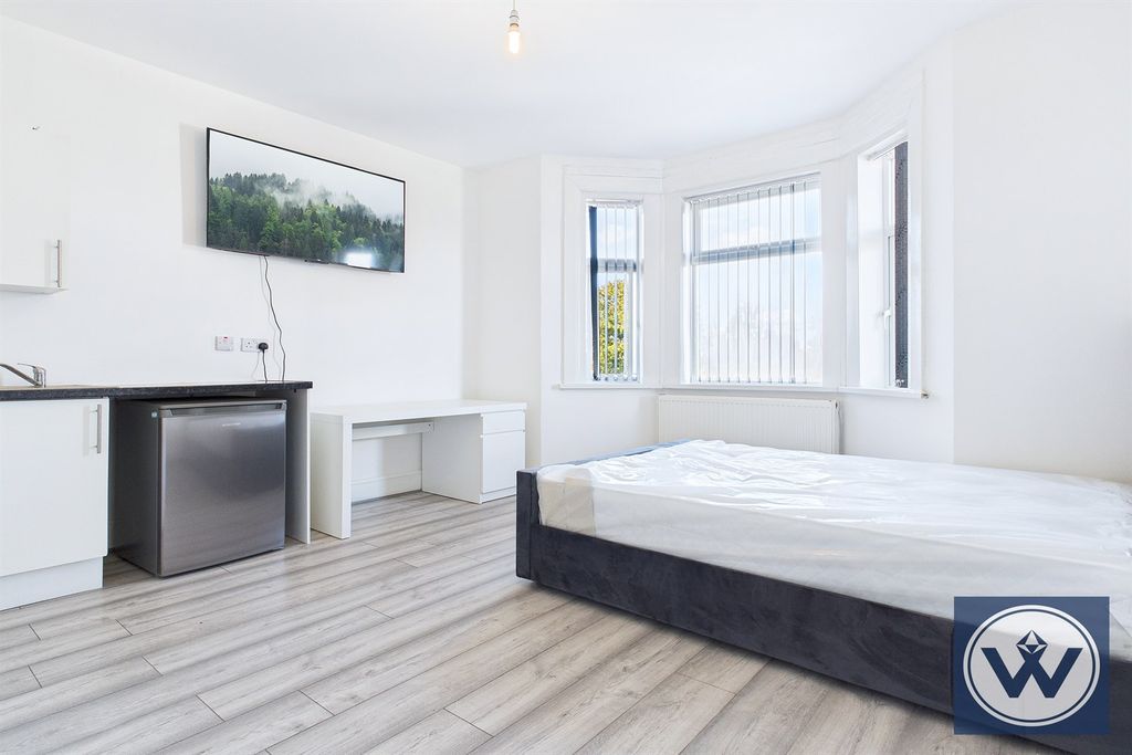 Property photo 1 of 6 (Main)