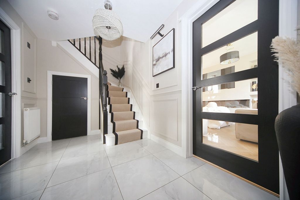 Property photo 3 of 32