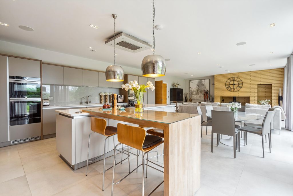 Property photo 2 of 43 Image