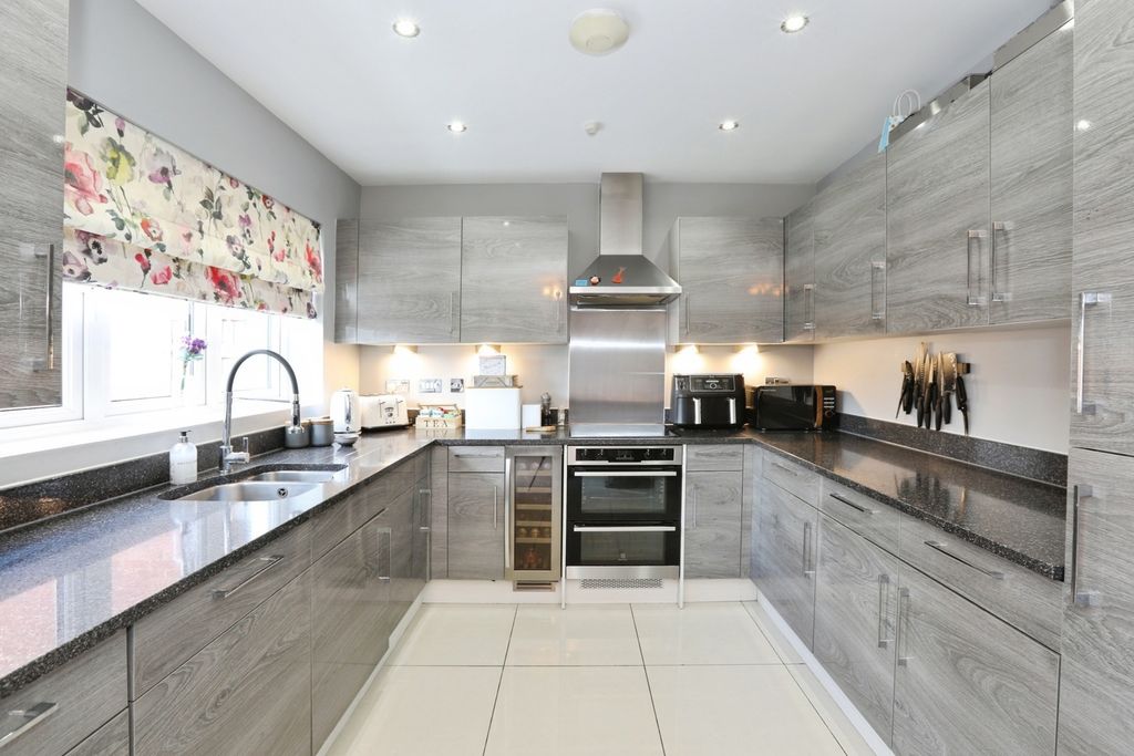 Property photo 2 of 18 Pbox-Img.Jpg