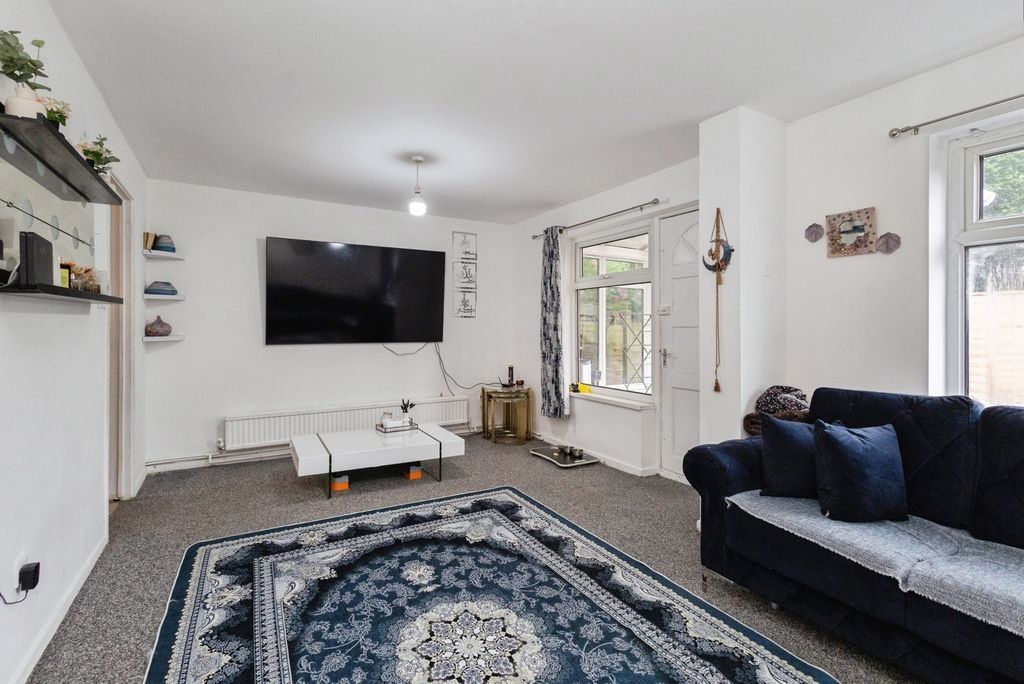 Property photo 2 of 22 Pbox-Img.Jpg