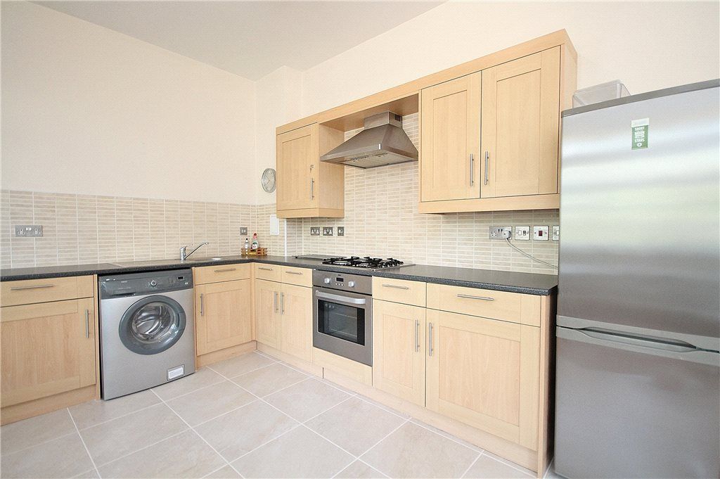 Property photo 3 of 11 Kitchen