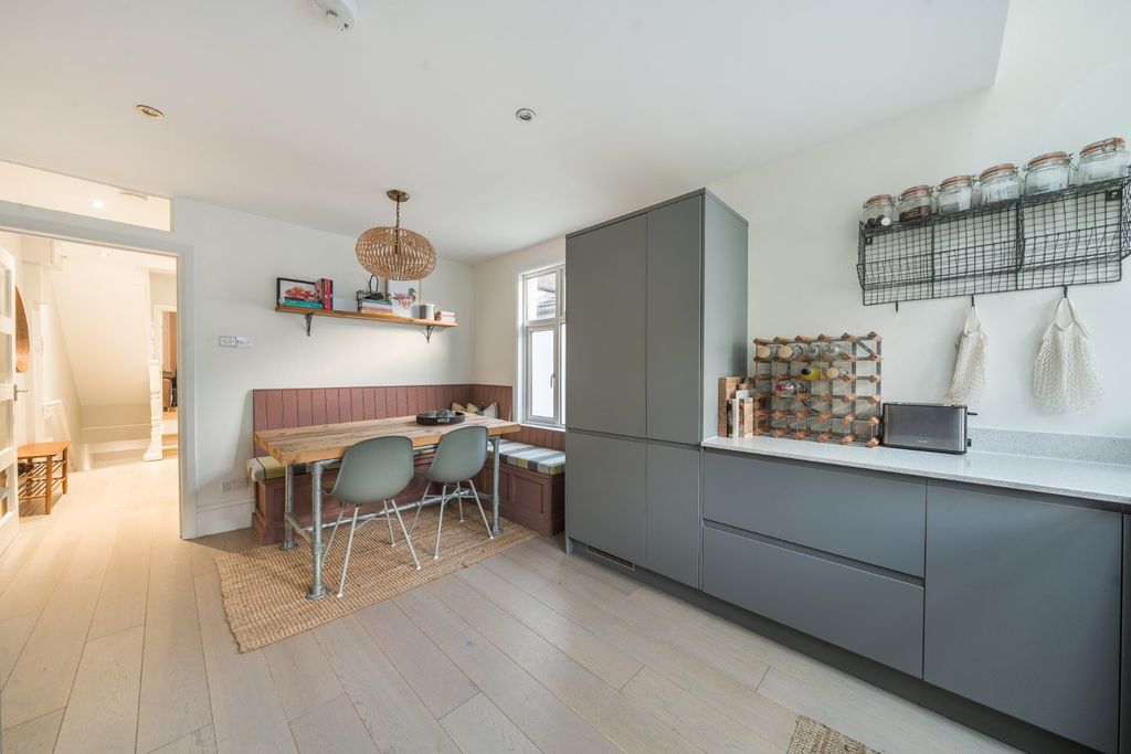 Property photo 3 of 14 Picture No. 15