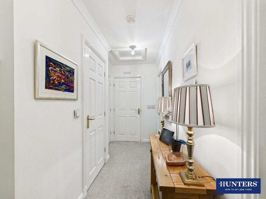 Property photo 3 of 19 Entrance Hall