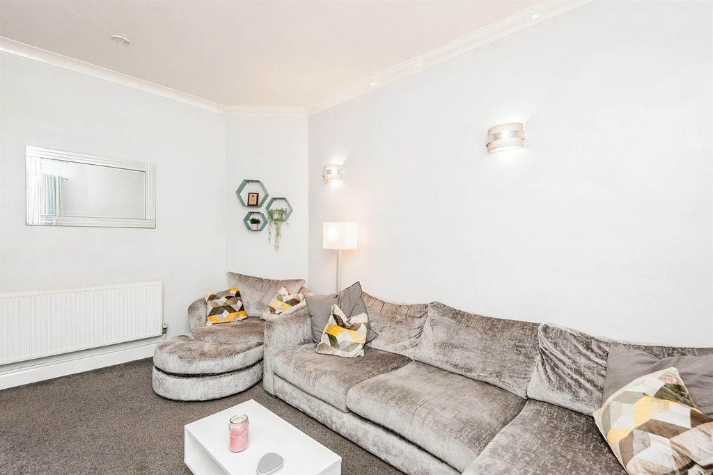 Property photo 2 of 13 Image