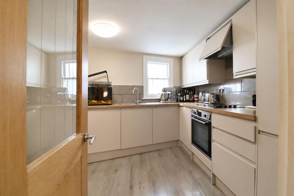 Property photo 3 of 14 Kitchen (2).Png