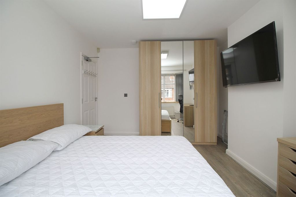 Property photo 2 of 22 Bedroom