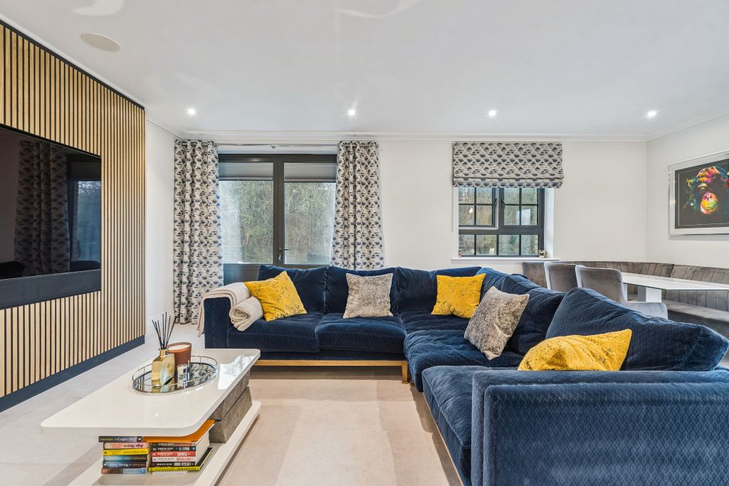 Property photo 2 of 17