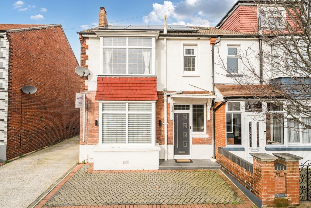 Property photo 1 of 21 1415669-21-69947Aa656A84.Jpg