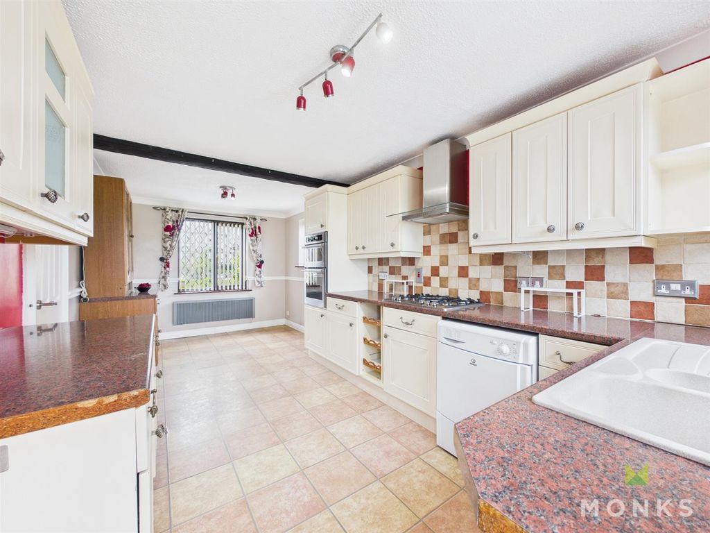 Property photo 3 of 17 Cam01348G0-Pr0650-Still008.Jpg