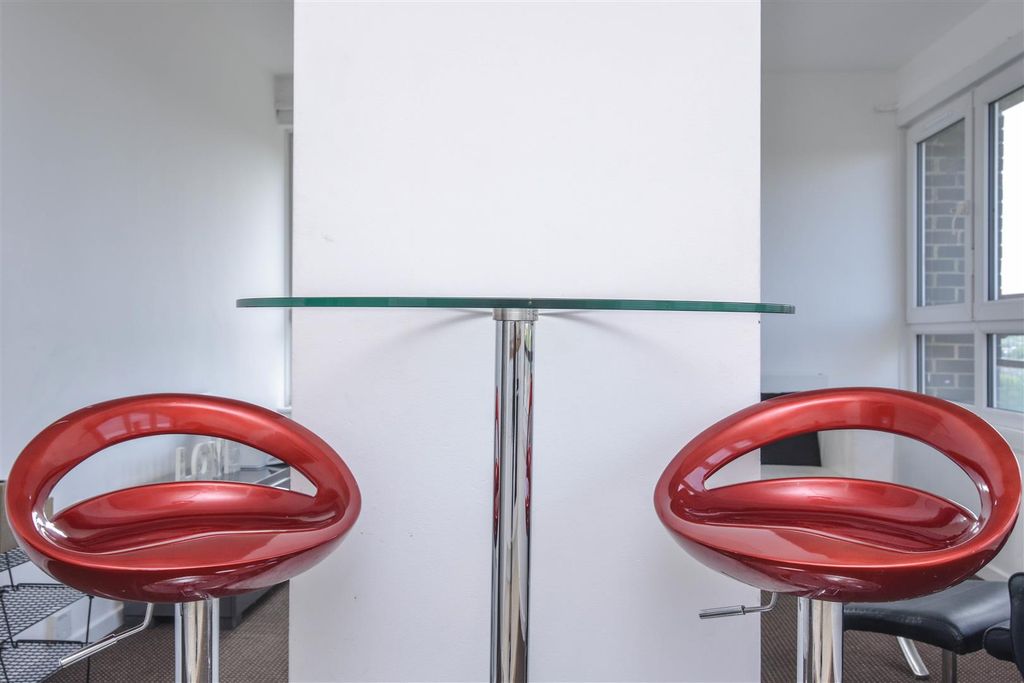 Property photo 3 of 13 45 Laird House Ph 4-4.Jpg