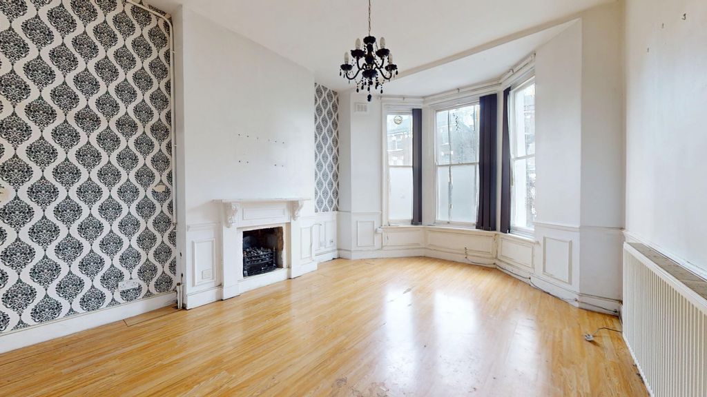 Property photo 2 of 24 Flat A, 79 Tollington Park, Finsbury Park, London, N4 3Qj