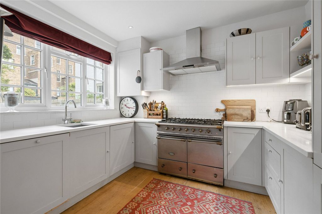 Property photo 3 of 21 Kitchen