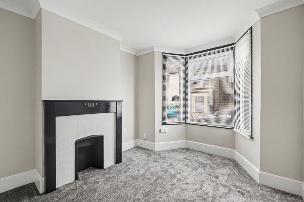 Property photo 3 of 12 4728657