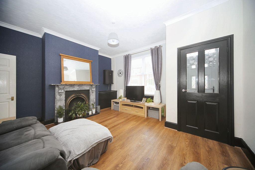 Property photo 2 of 17