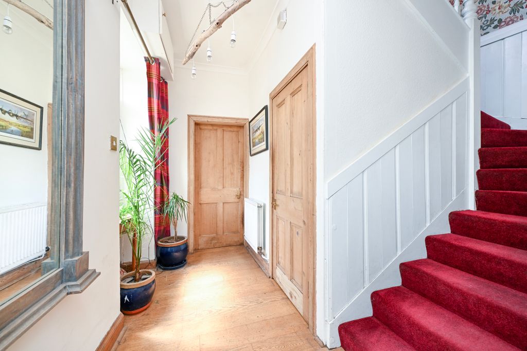 Property photo 2 of 48 Entrance Hall
