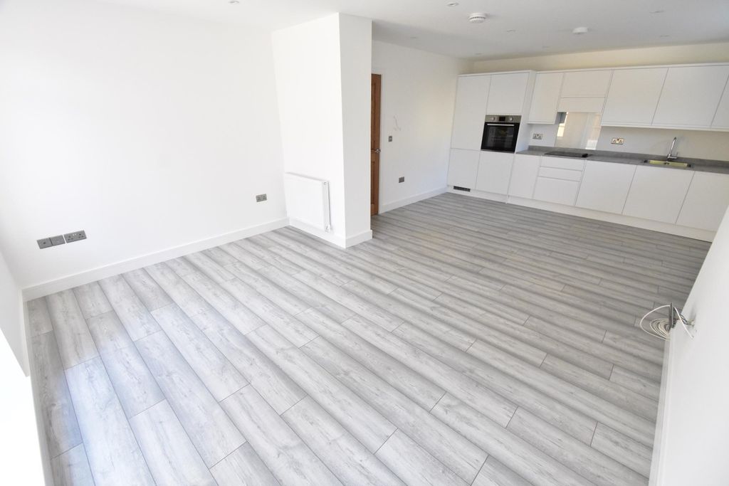 Property photo 2 of 19 3986102