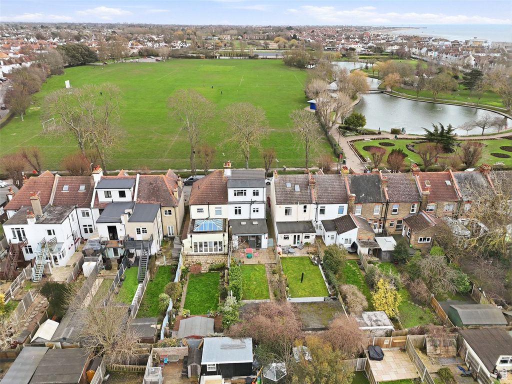 Property photo 3 of 26 Picture No. 14