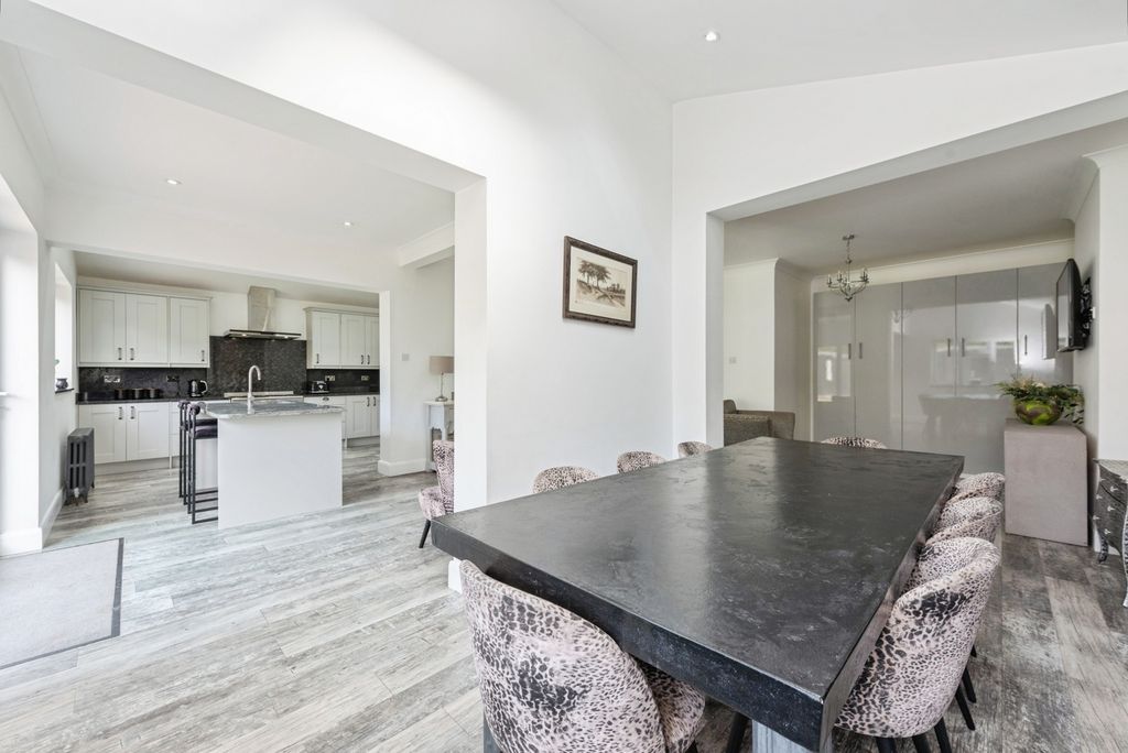 Property photo 3 of 19 Kitchen/Dining Room