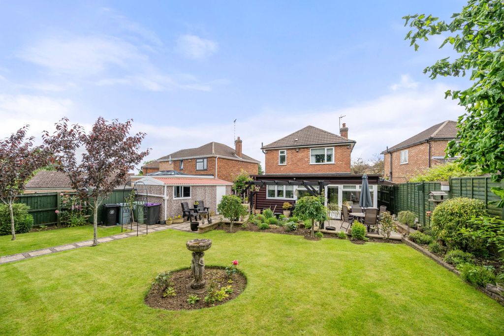 Property photo 1 of 31