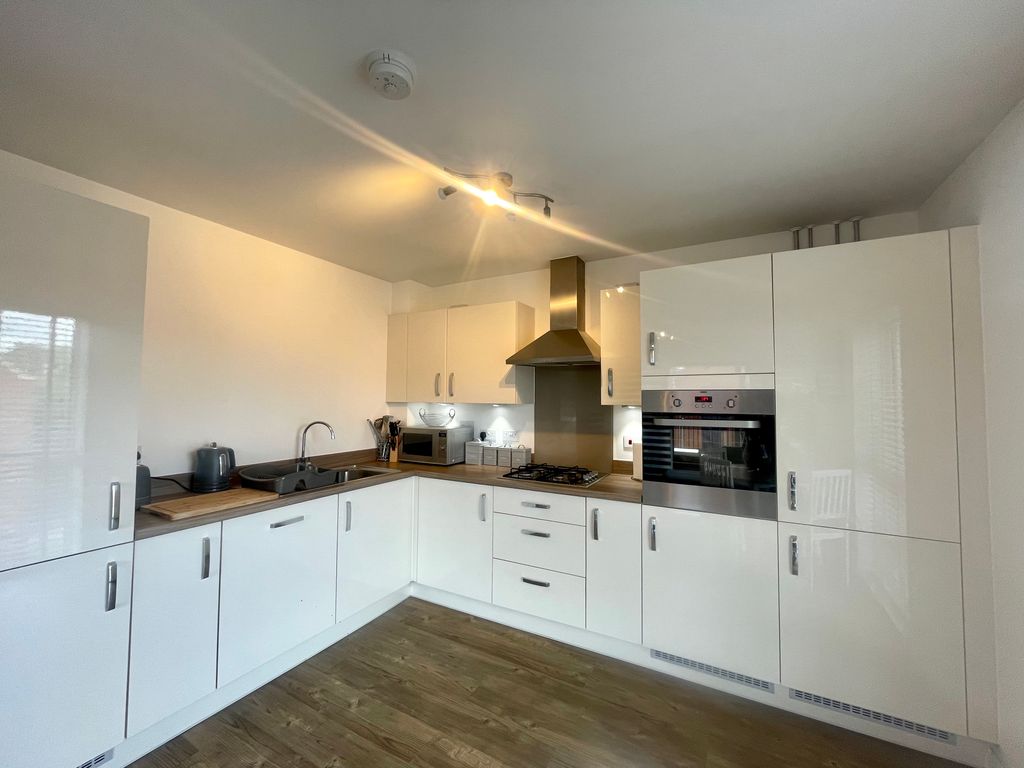 Property photo 2 of 16 13624572-4D9B-41F1-B