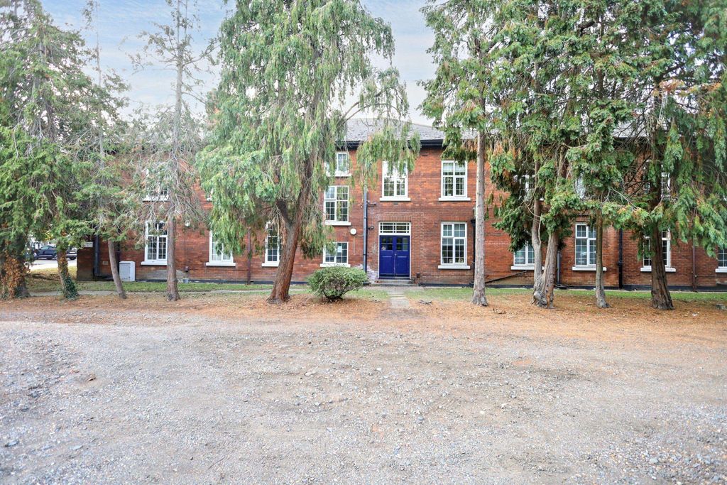 Property photo 1 of 13 Flat 16 Astra Court East, Astra Close, Hornchurch, Essex, Rm12 5Nj