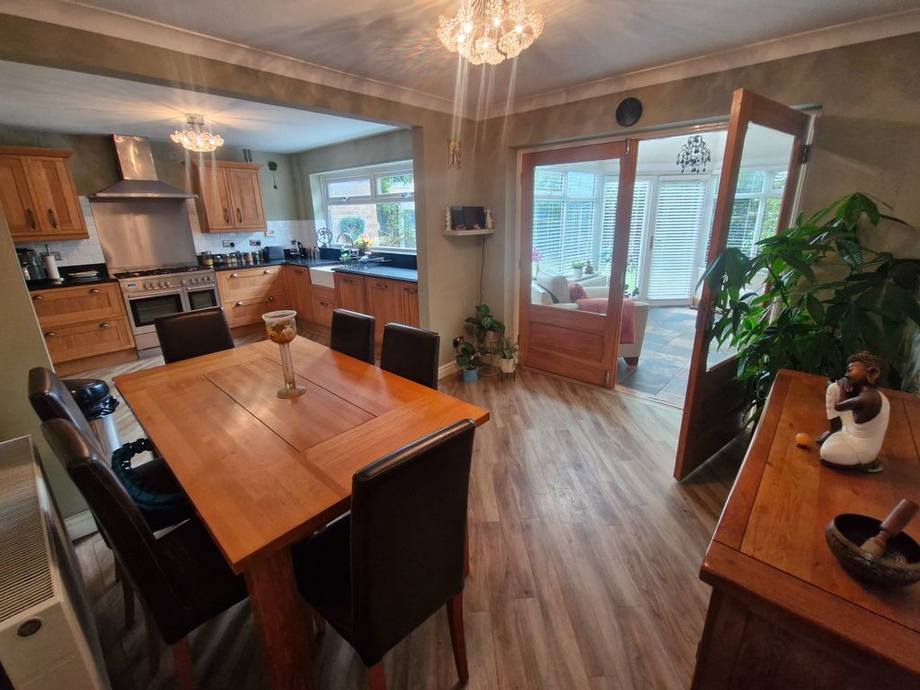 Property photo 2 of 27