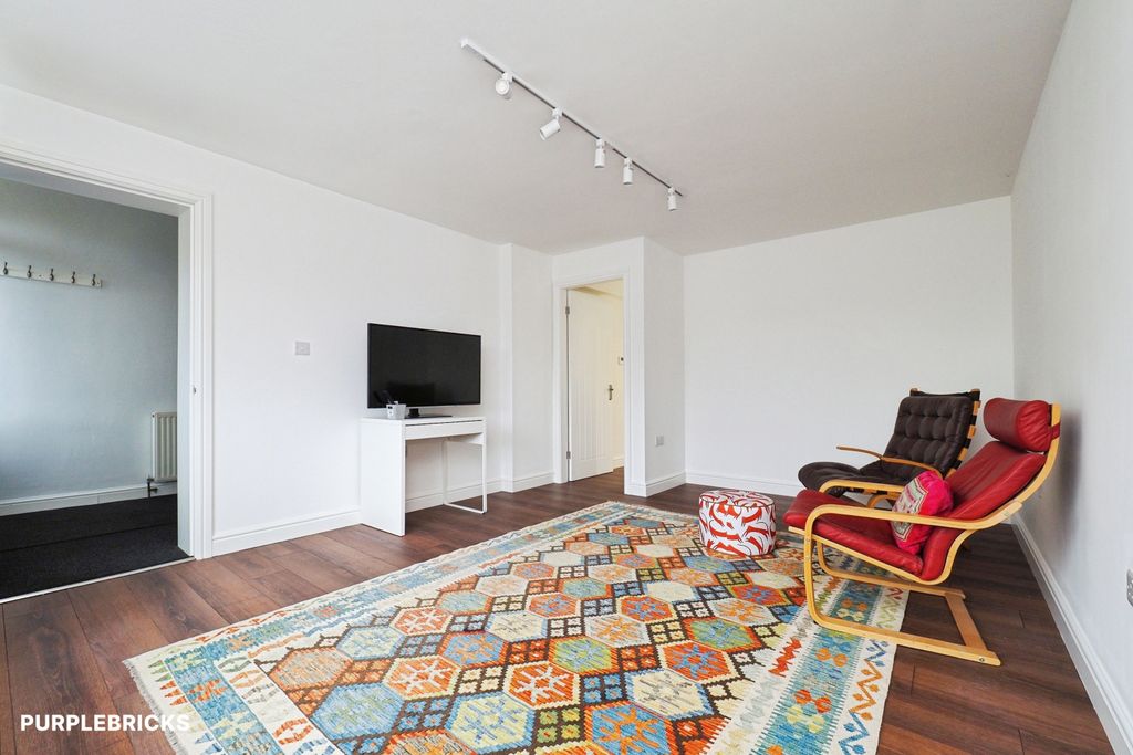 Property photo 3 of 32