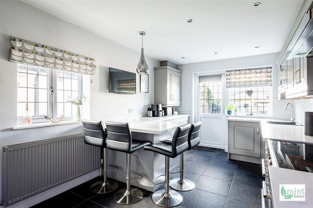 Property photo 2 of 30 Papercourt Lane - Watermark-23.Jpg