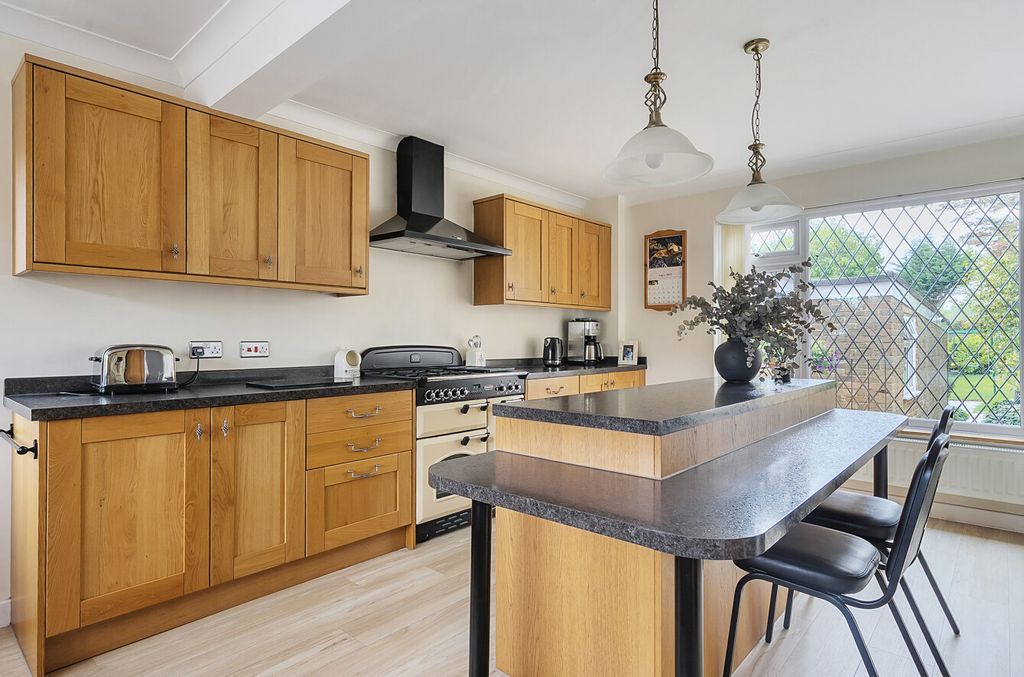 Property photo 3 of 16 1334345-13-6890Bb...