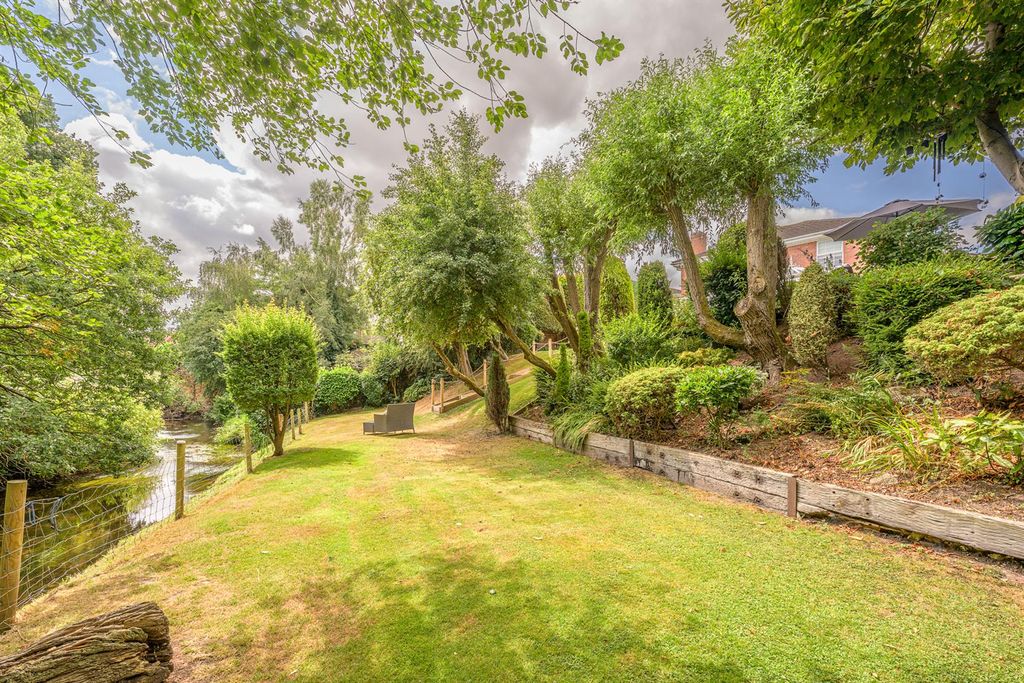 Property photo 2 of 36