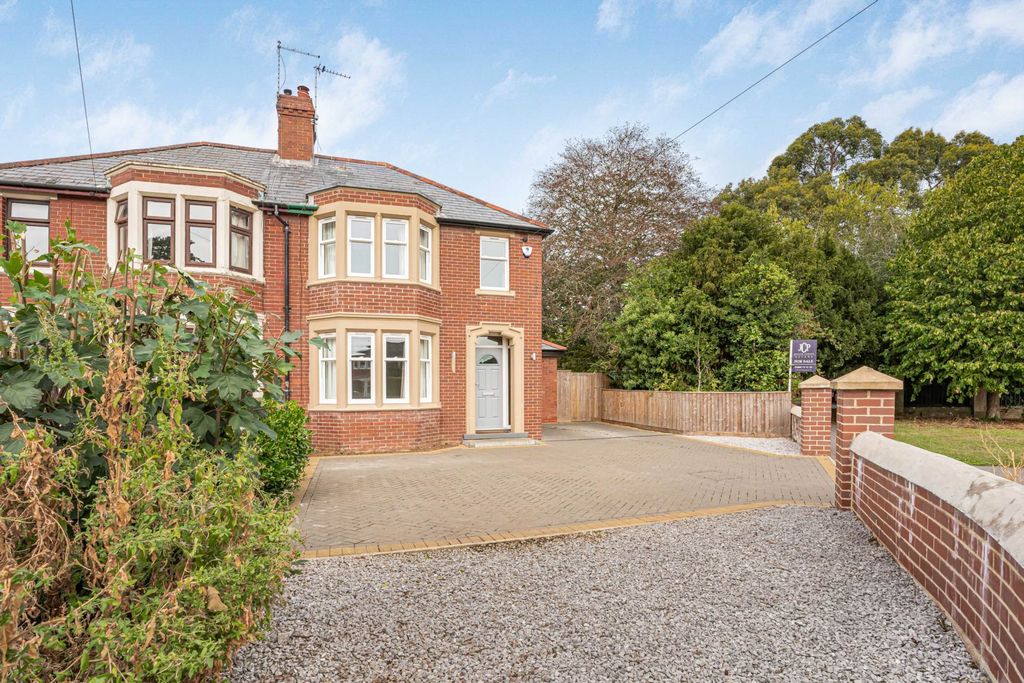 Property photo 2 of 27
