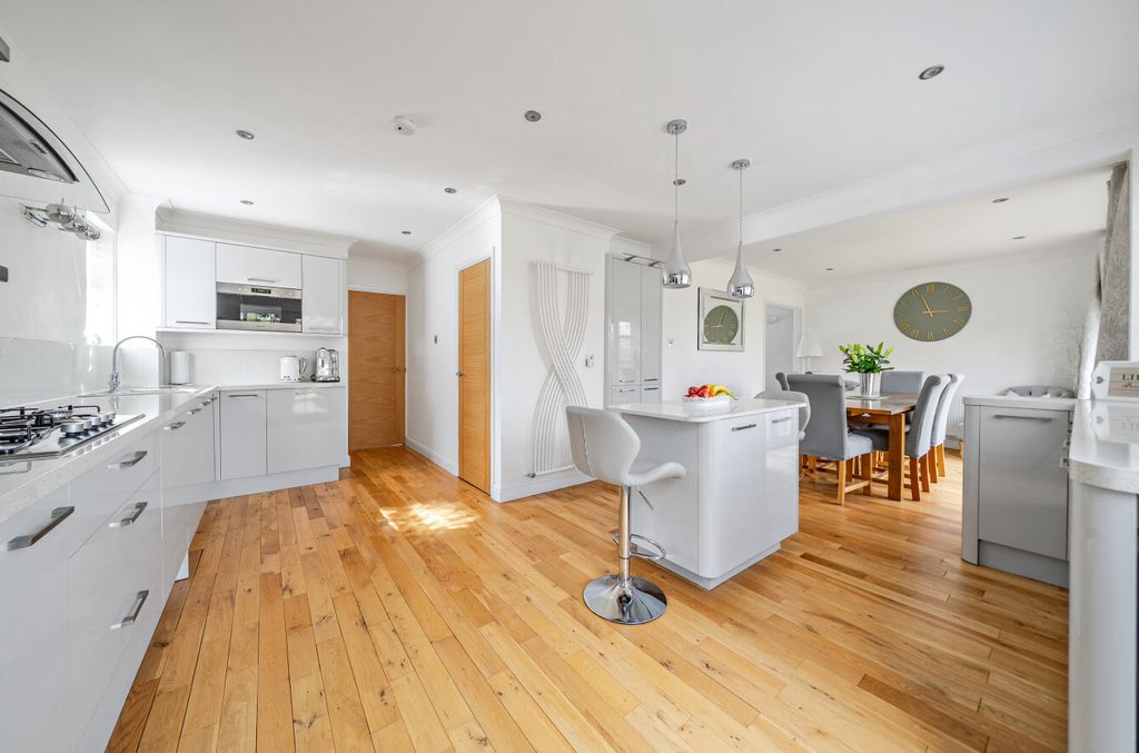 Property photo 2 of 13 1437353-9-69Cab2B...