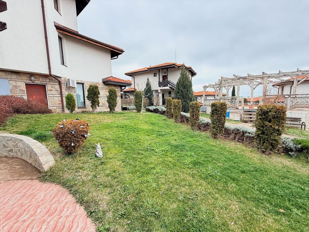 Property photo 3 of 25