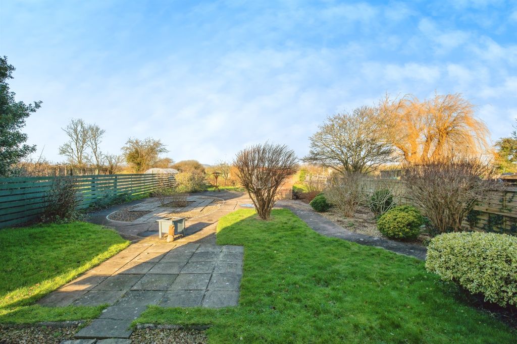 Property photo 2 of 28