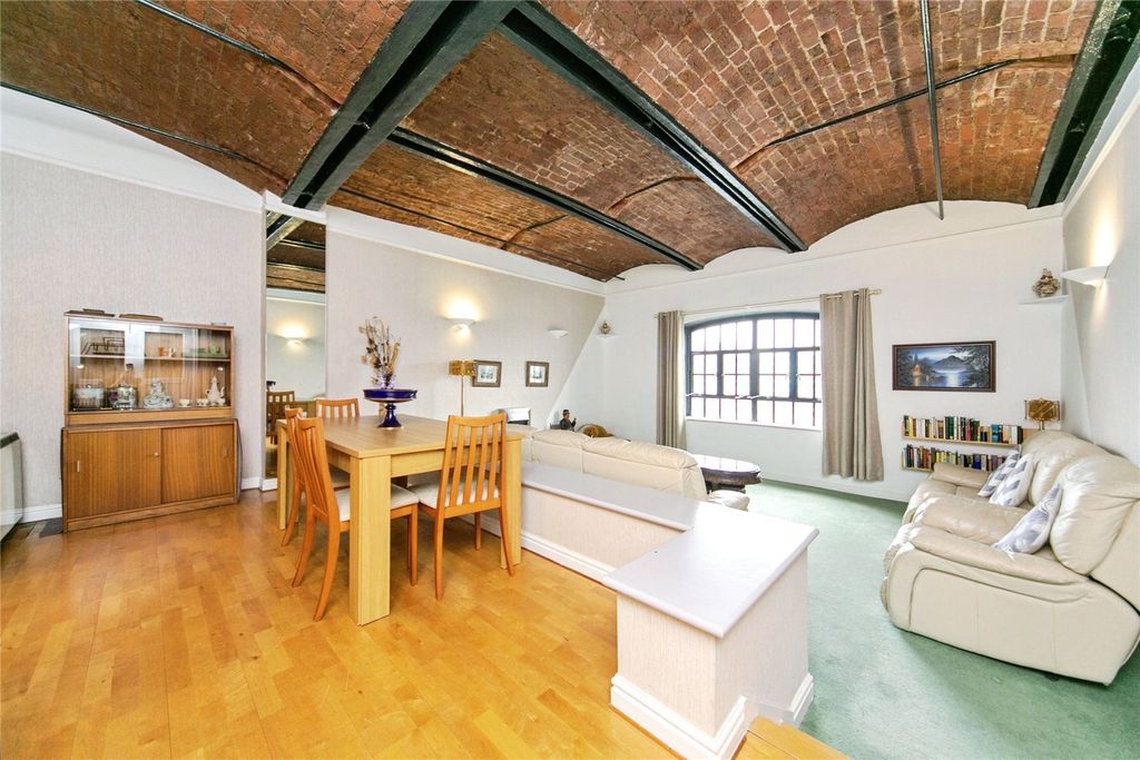 Property photo 2 of 17 Picture No. 29